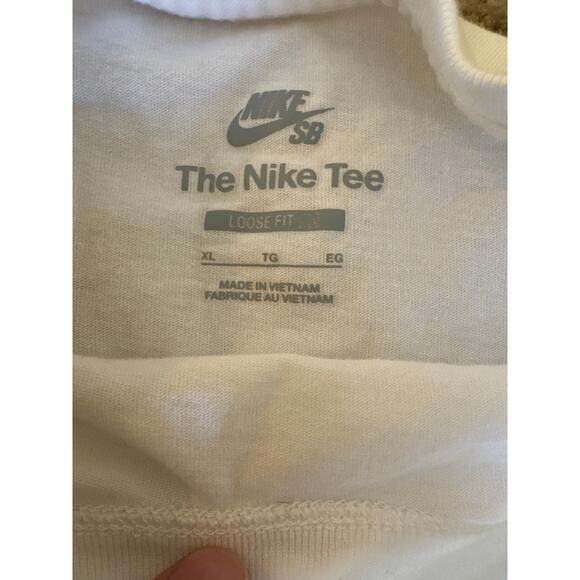 Nike SB Cropped Loose Fit XL Center Swoosh Embroidered White T-shirt - Picture 2 of 7